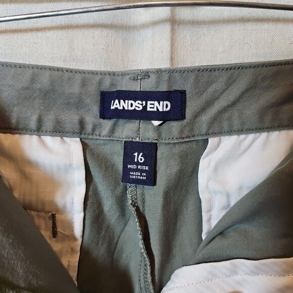 Lands End Olive Green Women's Olive Green Mid Rise Bermuda Length Shorts Size 16 - Picture 3 of 10